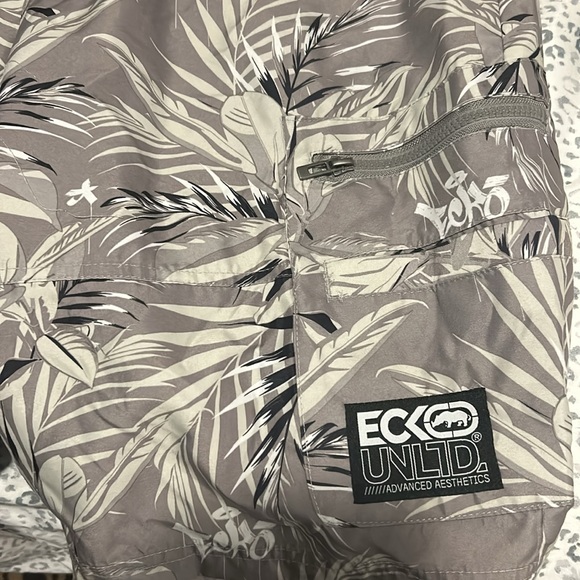 Gray Tropical Print Ecko Unlimited Cargo Shorts - 40 - Picture 2 of 6